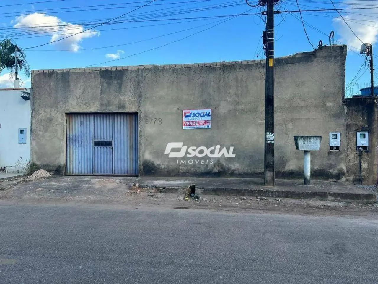 residência com galpão.