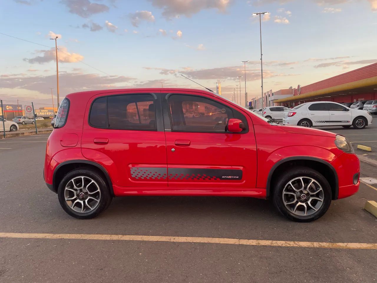 Fiat Uno Sporting 1.4 EVO Fire Flex 8V 4P 2014 - Foto 4