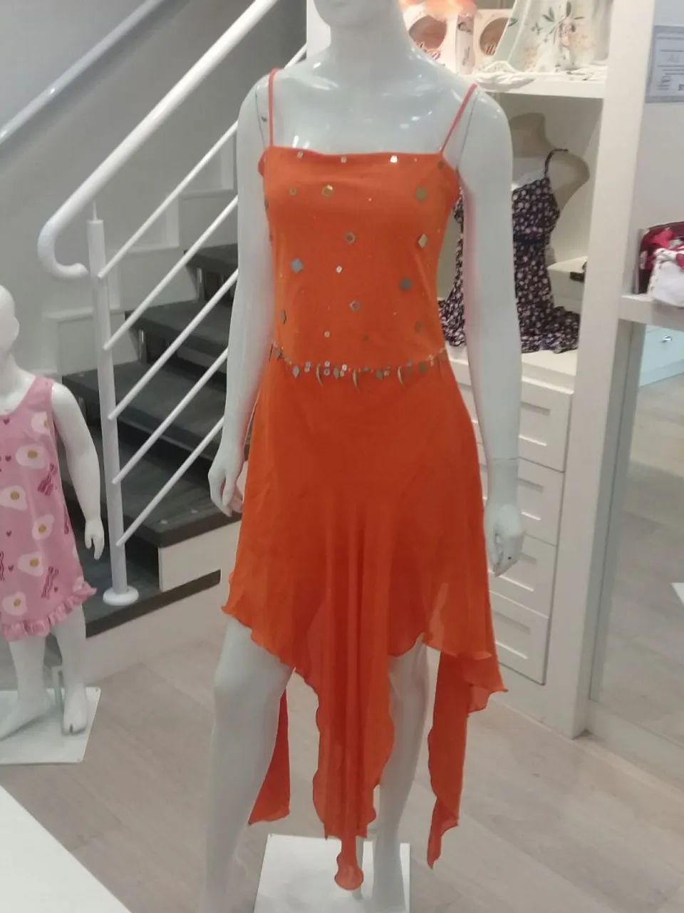 Vestidos T. U e T. M estado d novo. R$50,00 cada - Foto 3