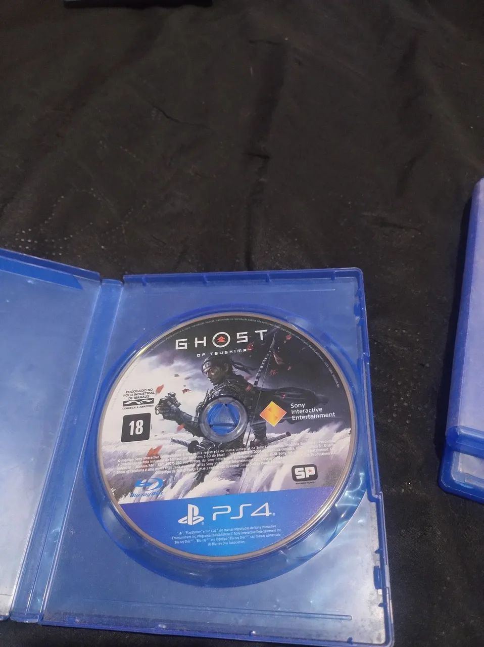 Vende se ps4 com volante 2 controles e 3 jogos  - Foto 3