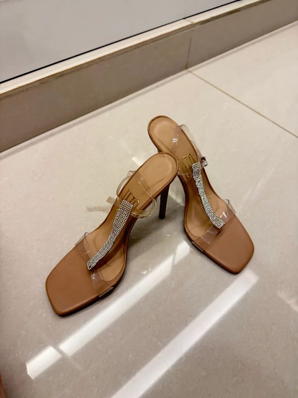 Sandália uza nude 
