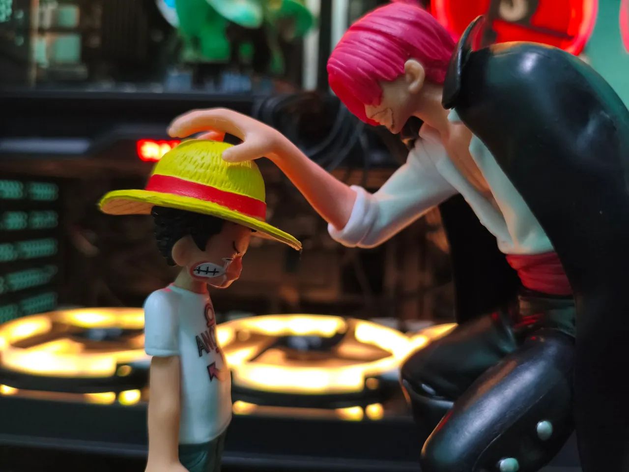 Action figure do Luffy e shanks - Foto 2