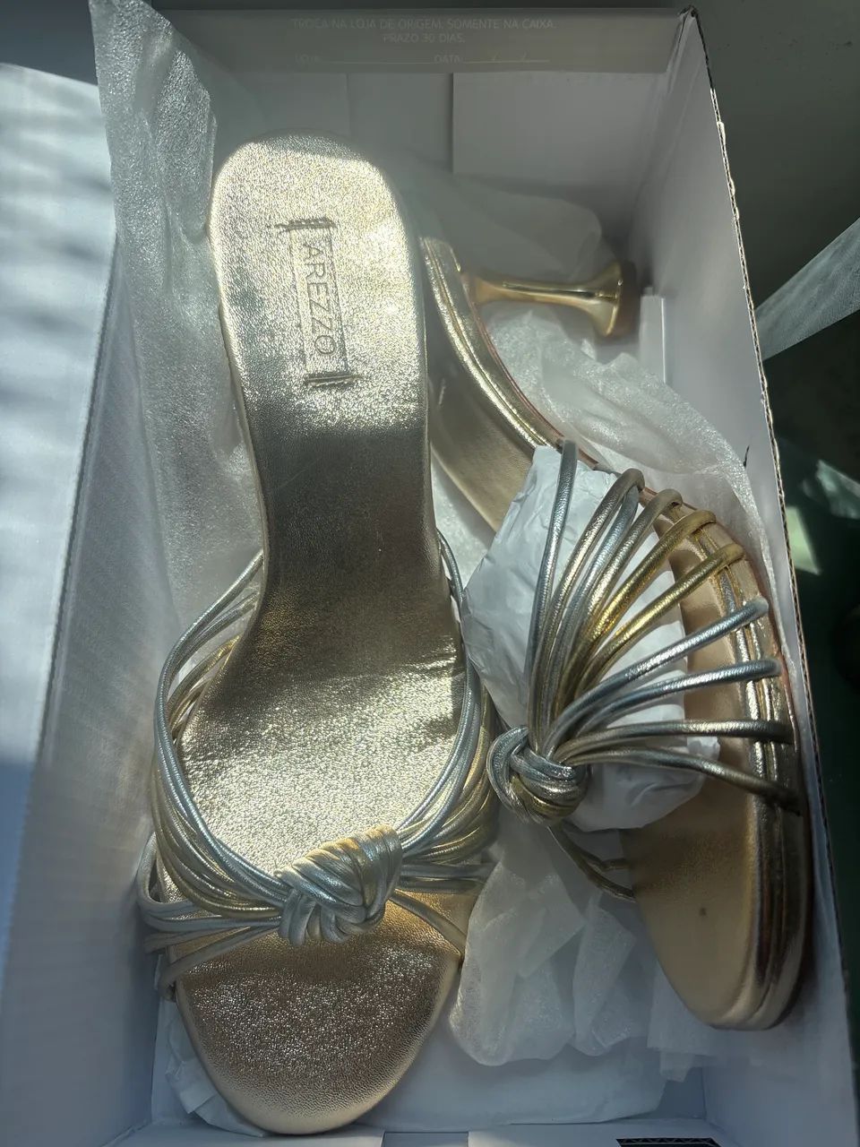 Sandália metalizada Arezzo - Foto 5