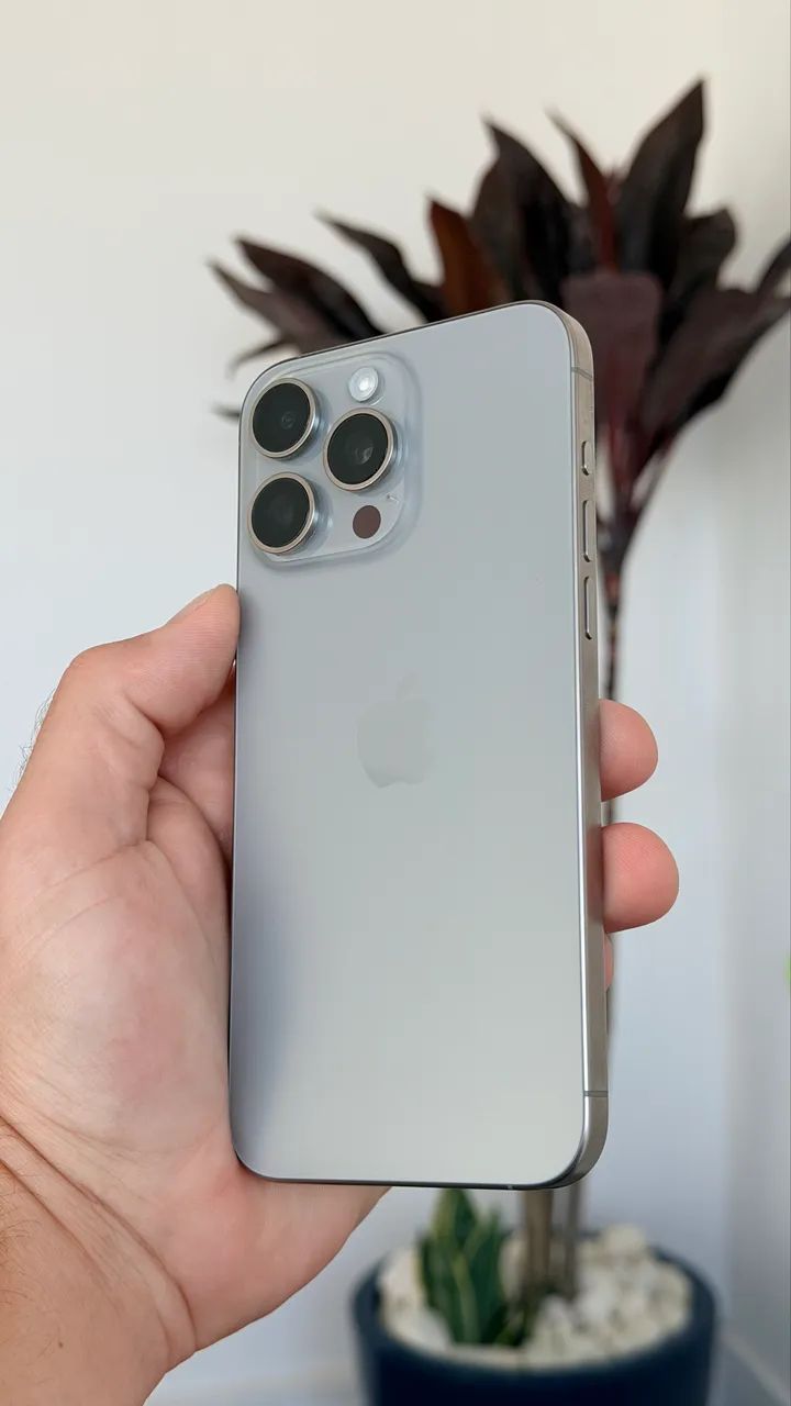 iPhone 15 Pro Max 256gb, em Ótimo estado - Celulares e Smartphones