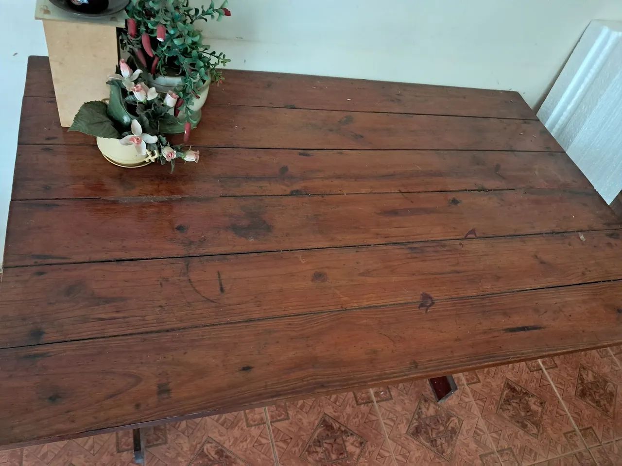Mesa de madeira maciça.  - Foto 2