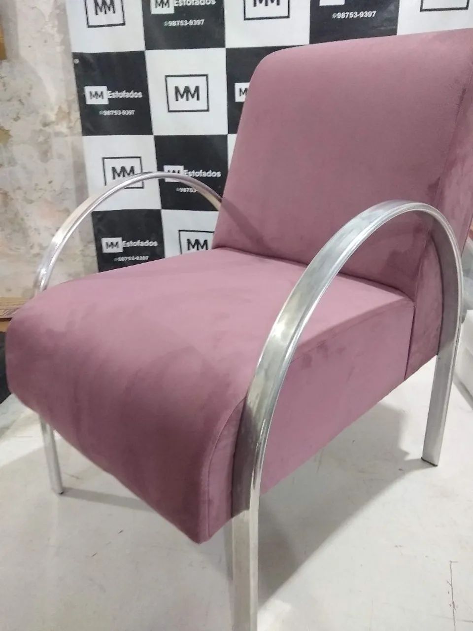 Poltrona decorativa braços alumínio 'U' - Foto 3