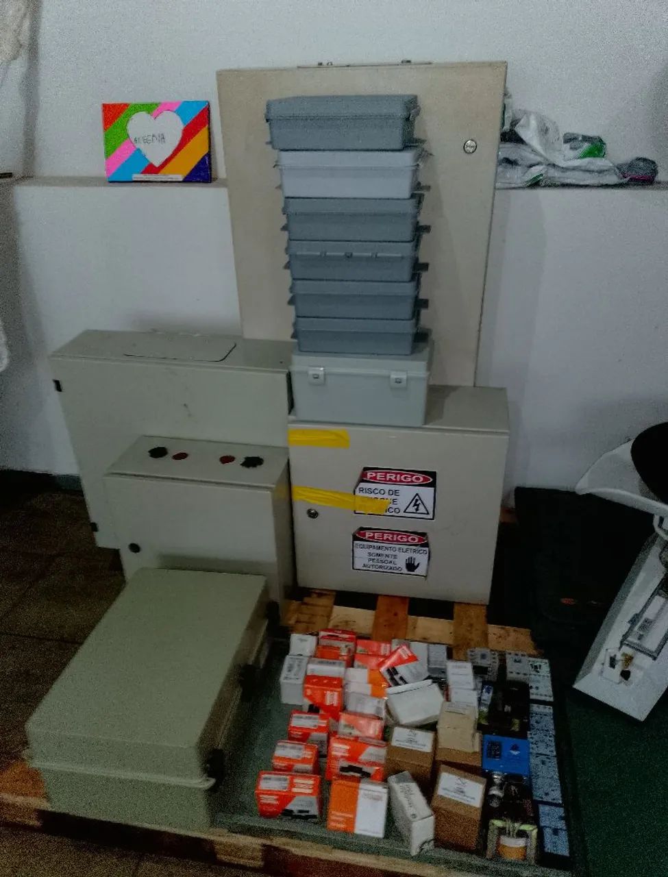 Lote com  materiais elétricos e de automação- quadros montados , contadores , disjuntores  - Foto 6