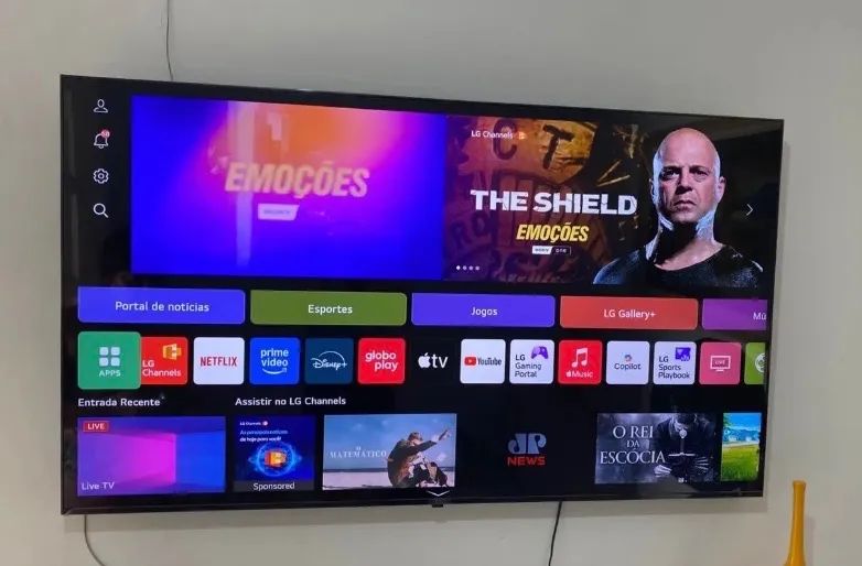 Vendo smart tv 65 polegadas 4K LG  - Foto 2