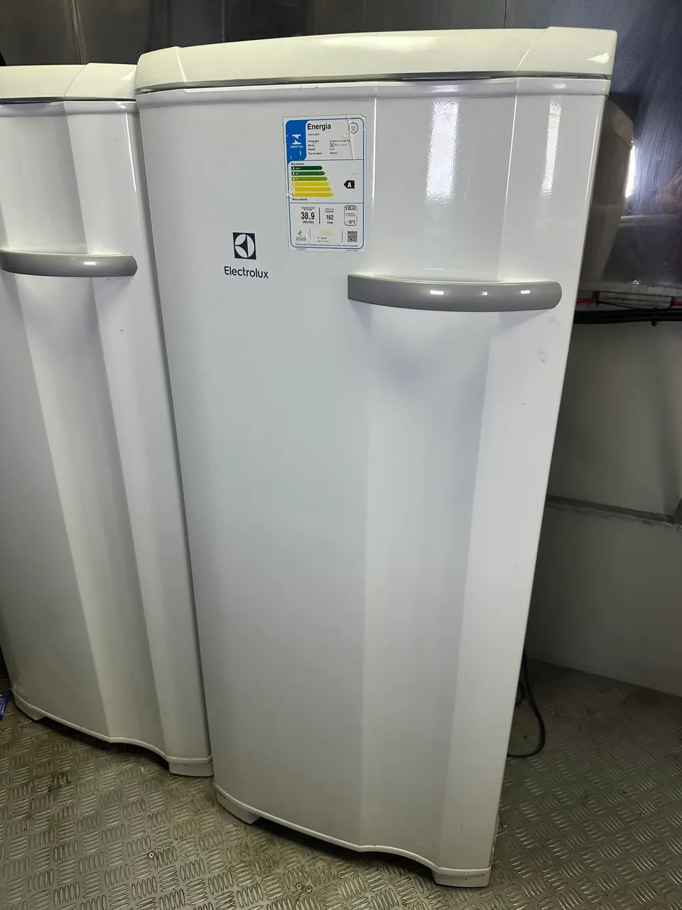 Freezer vertical Electrolux 162L
