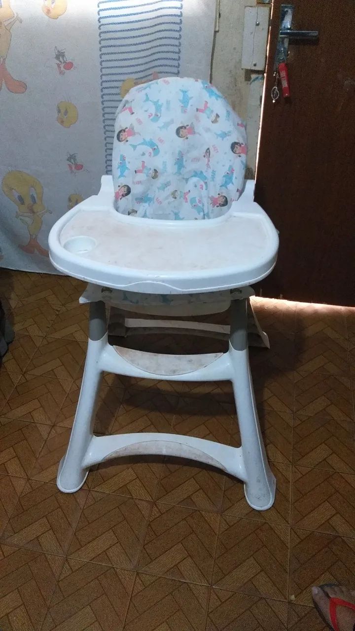 Vendo cadeirinha de alimentação e carinho de bebê  - Foto 4