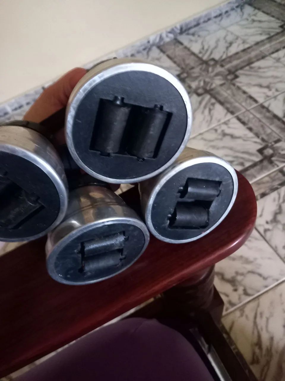 Vendo pés  de geladeira de alumínio novos - Foto 2