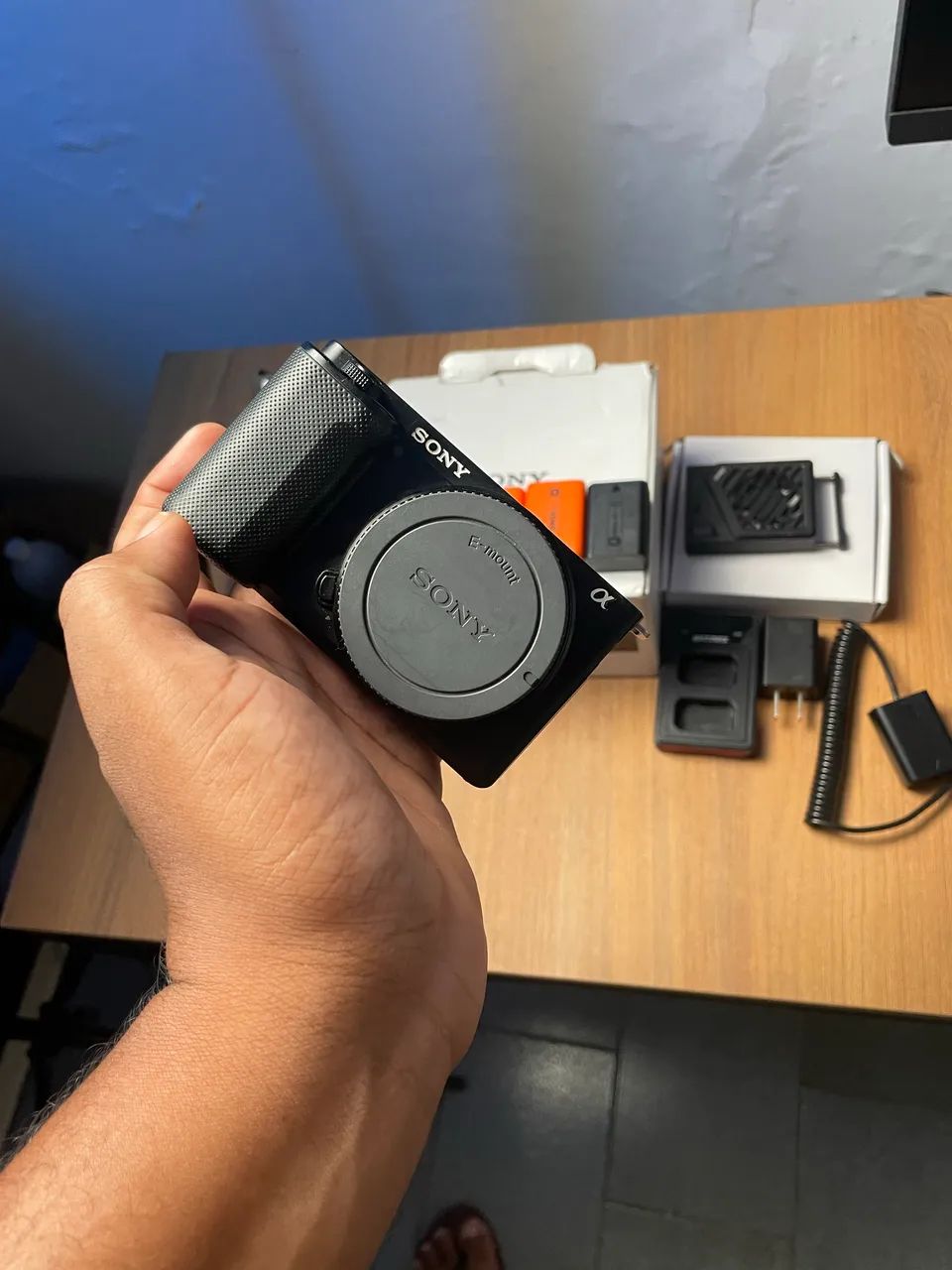 Sony ZV-E10 + Cage SmallRig + 5 Baterias  - Foto 5