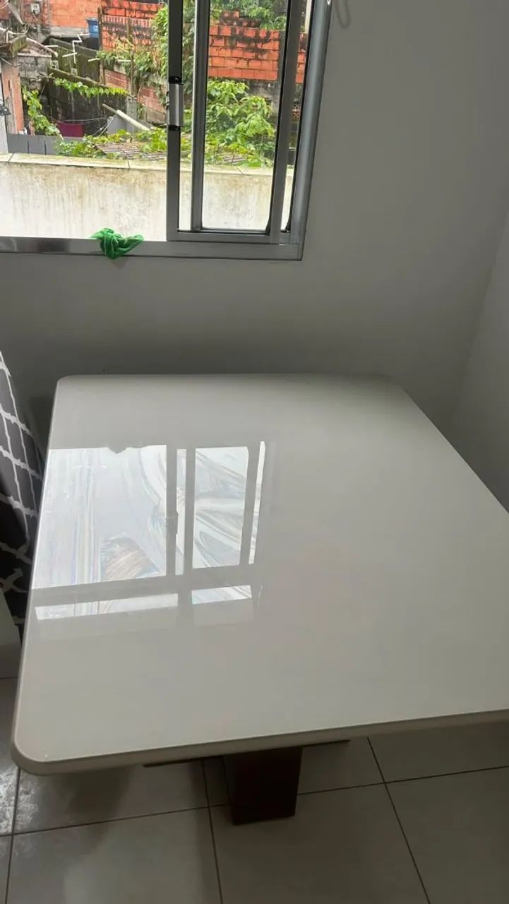 VENDO MESA SEM AS CADEIRAS 