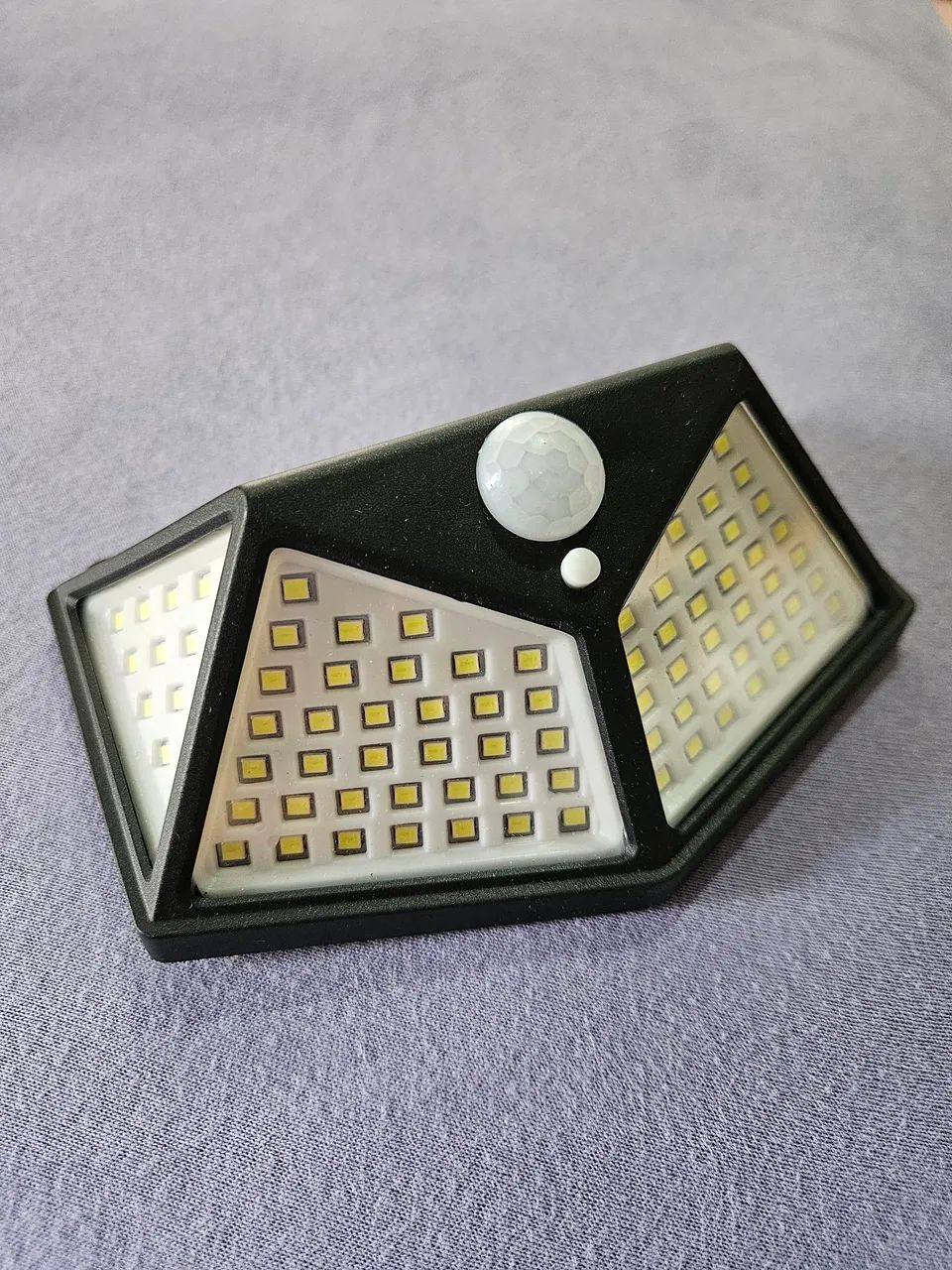 Luminaria Solar De Parede 100 Led Sensor De Movimento