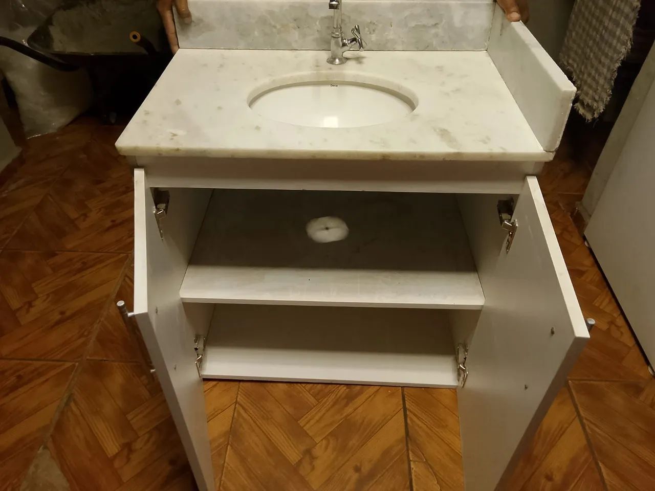 Lavatório de banheiro 422081985502269441