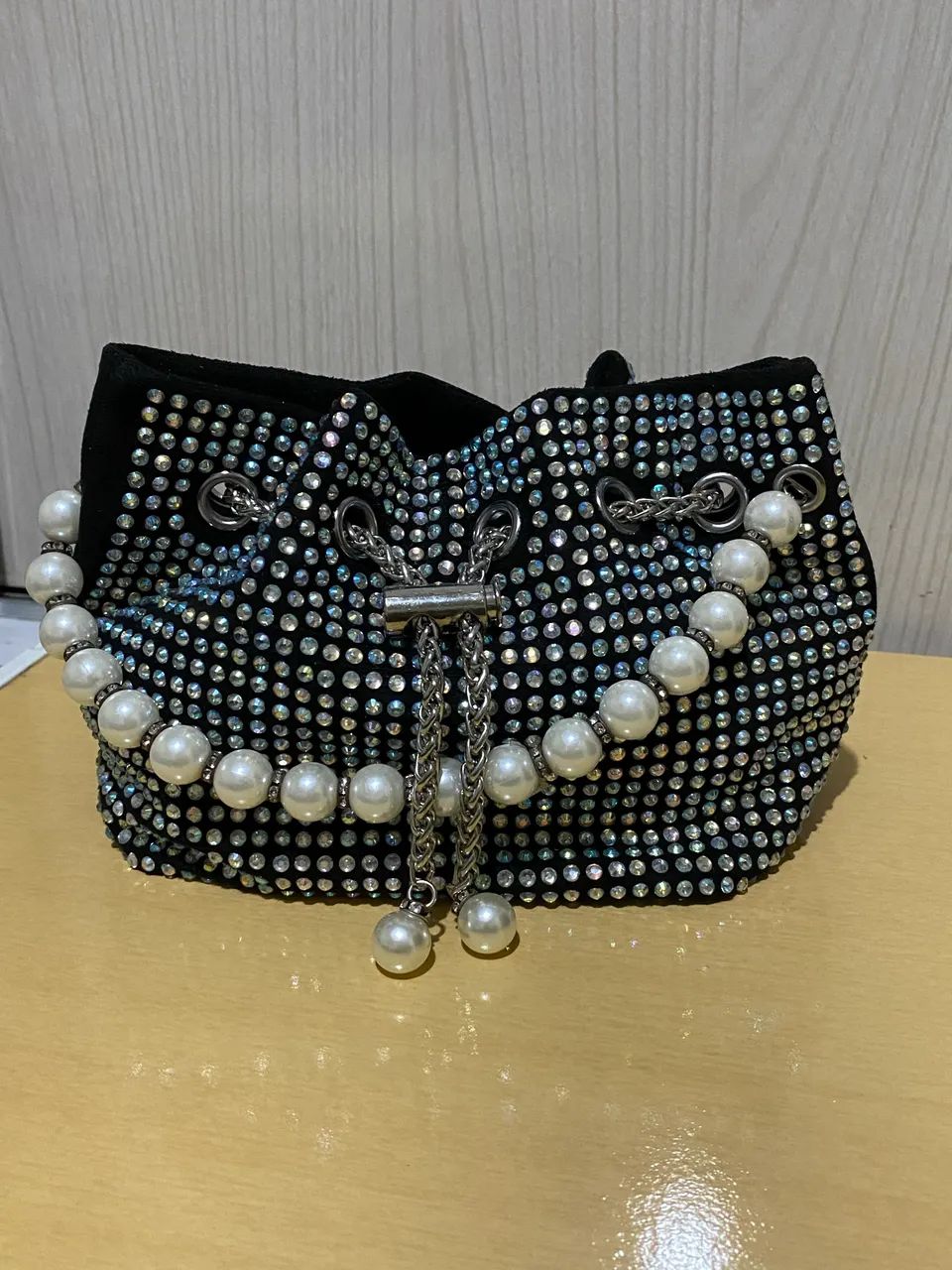 Bolsa transversal preta com strass. - Foto 2