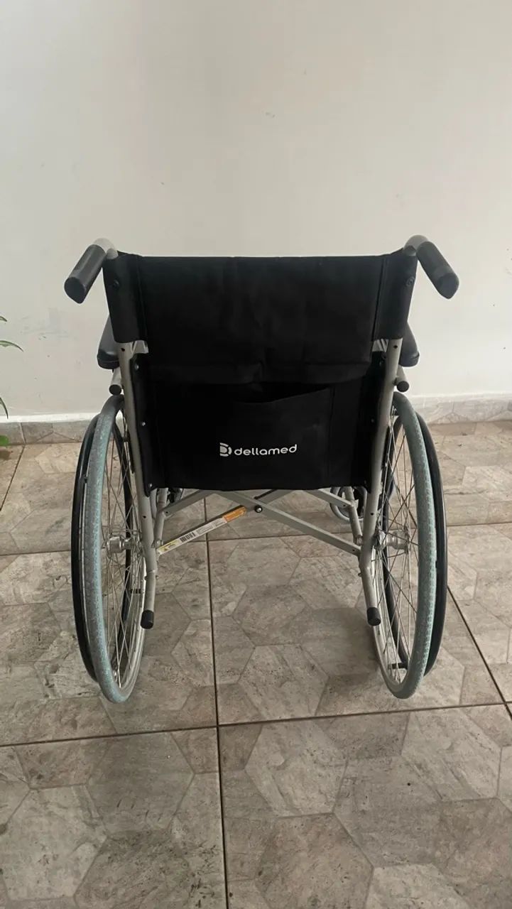 Cadeira de rodas + cadeira de banho  - Foto 3