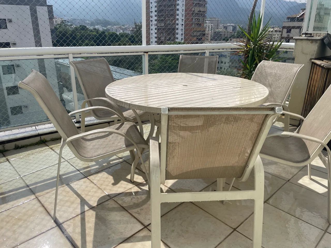 Conjunto de mesa em Alumínio e 06 Cadeiras - Foto 2