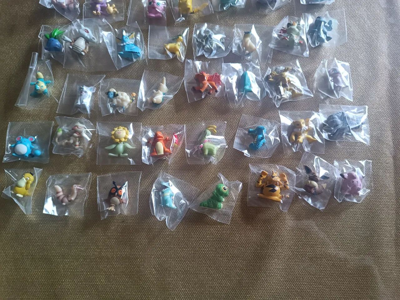 Coleção completa pokémon guaraná Caçulinha somente as 60 miniaturas  - Foto 6