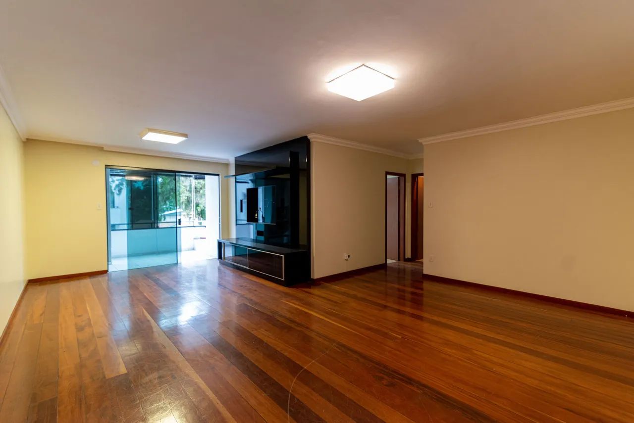 Apartamento à venda no Edifício Montes Claros