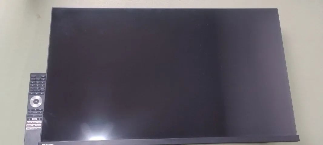 Smart TV Toshiba - DLED 32" pols. HD
