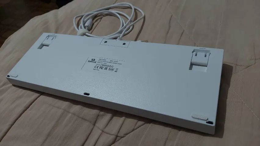 Teclado Mecânico Redragon Kumara Rosa e Branco - Foto 3