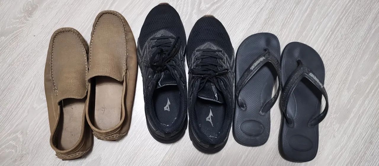 Lote de sapatos usados