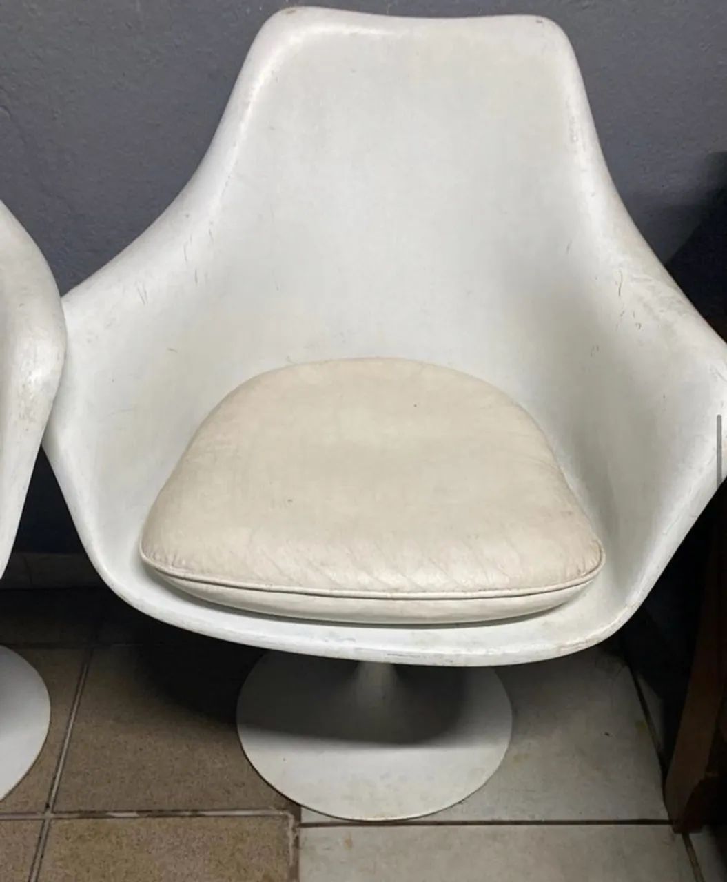 Mesa Sarien com 4 poltronas giratórias k - Foto 5