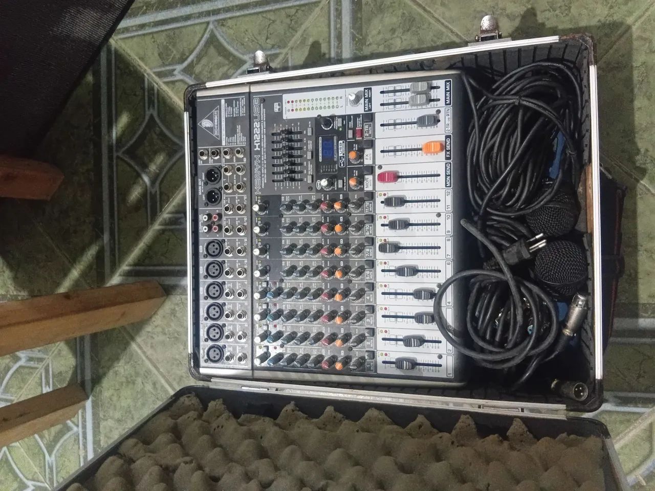 Mesa Bheringer TOP com case - Foto 2