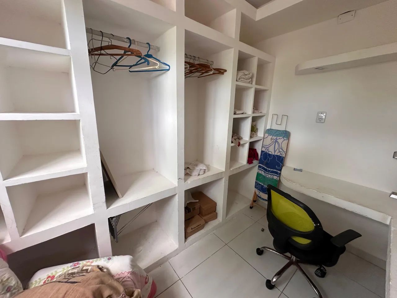 ALUGUEL - APTO 2/4 SEM SUÍTE | MOBILIADO | PRÉDIO DE ESCADA | POÇO  - Foto 4