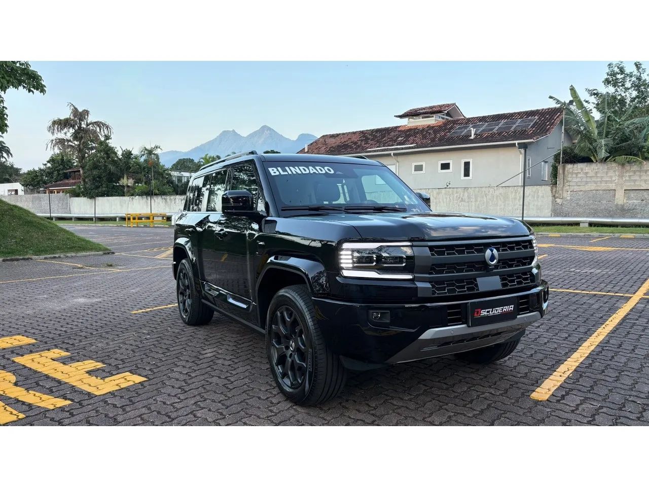Denza B5 SUV híbrido plug-in, foto 3 de 16