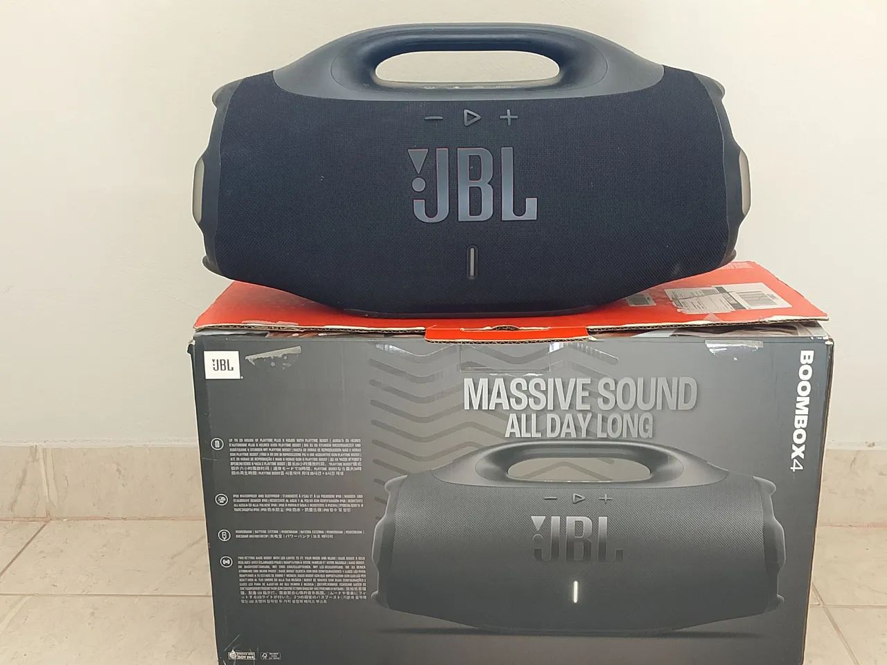 JBL boombox 4