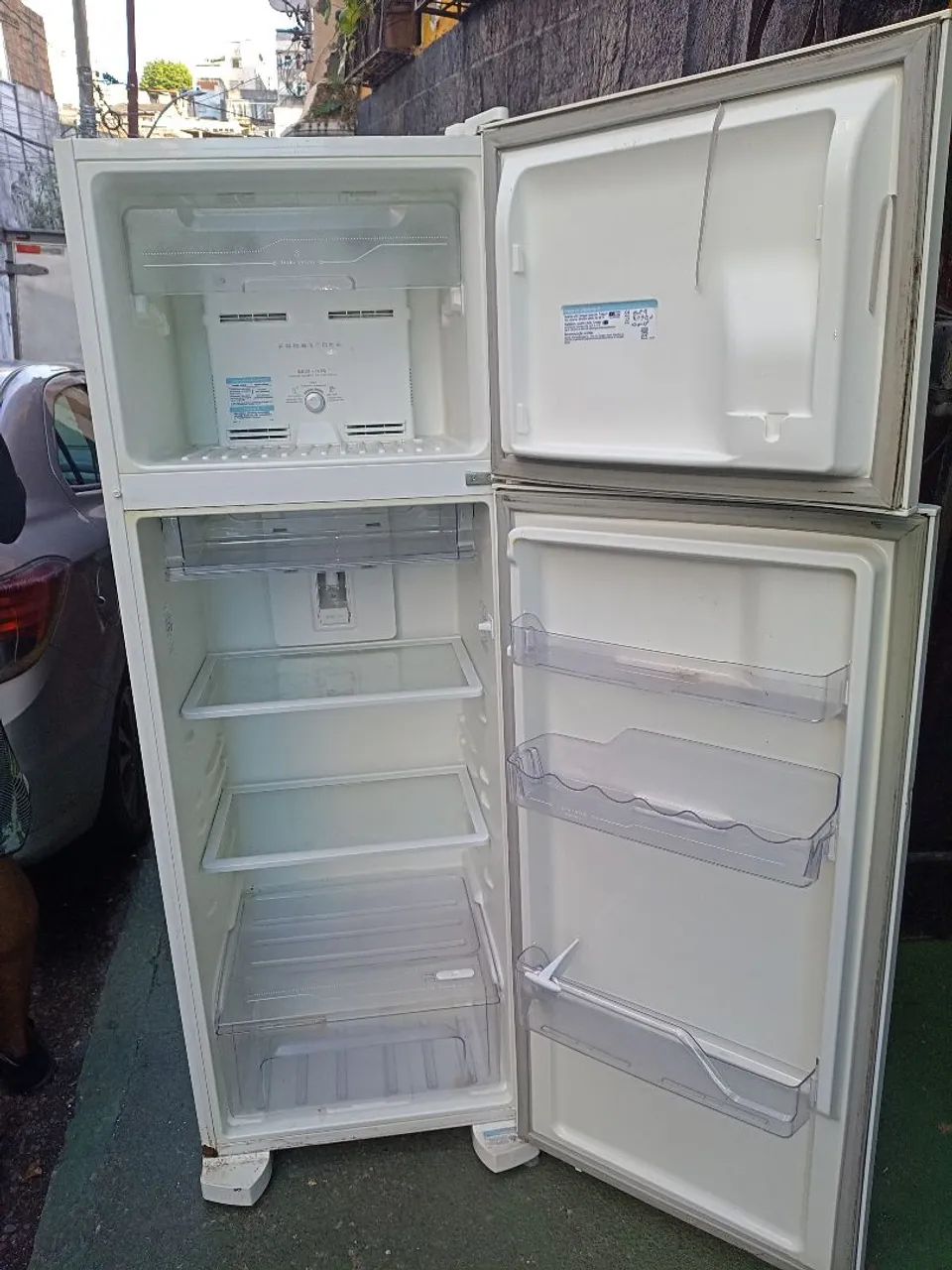 Geladeira Eletrolux sem defeito  - Foto 3