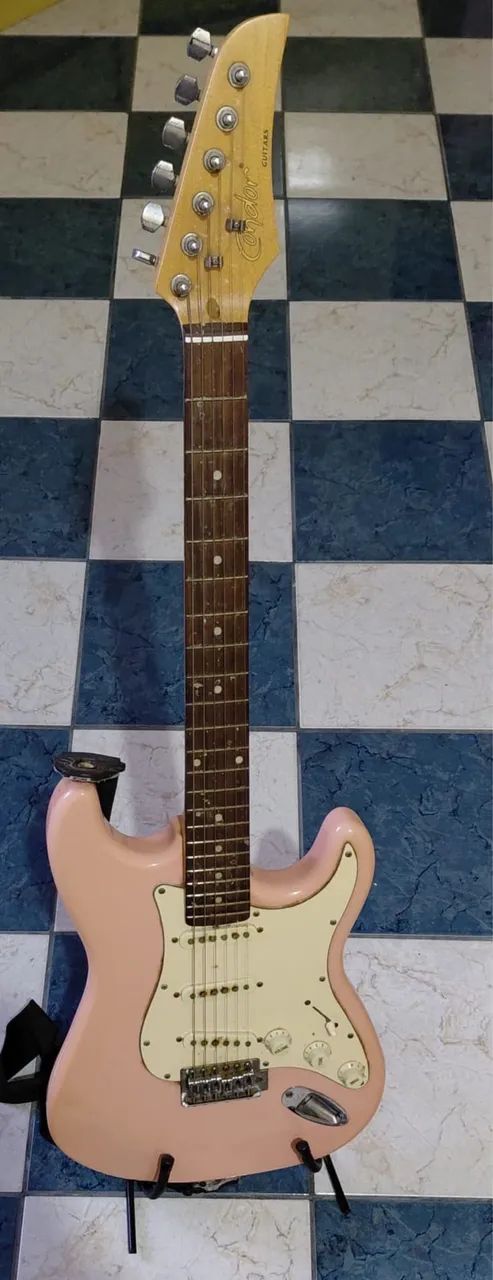 Guitarra Condor Stratocaster