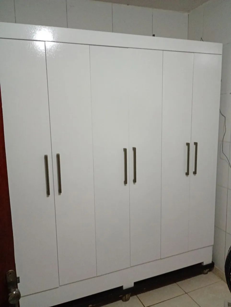 Vende-se este guarda roupas 