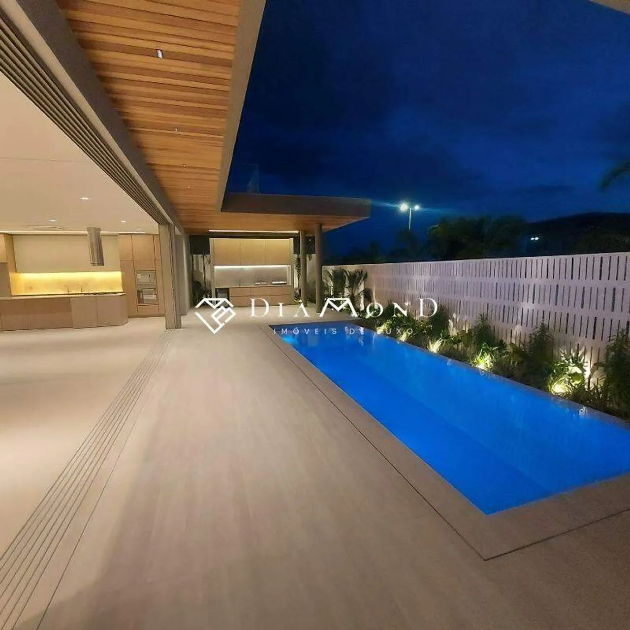 Casa de Alto Padrão com 4 Suítes, Elevador e Piscina Aquecida - Foto 3