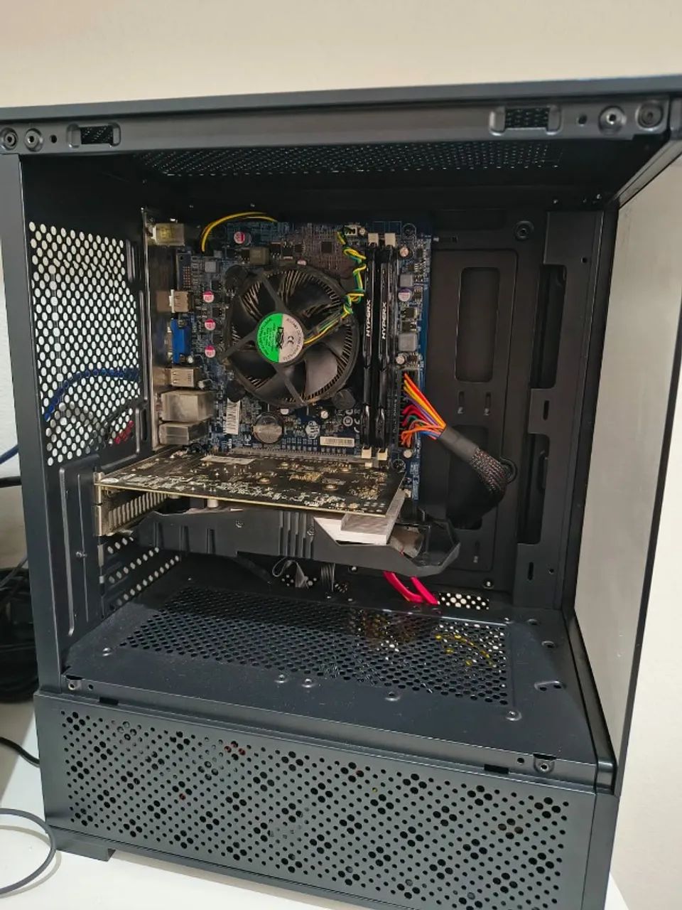 Gabinete Gamer: Processador Intel Core i7 3770, 16GB, SSD 120GB