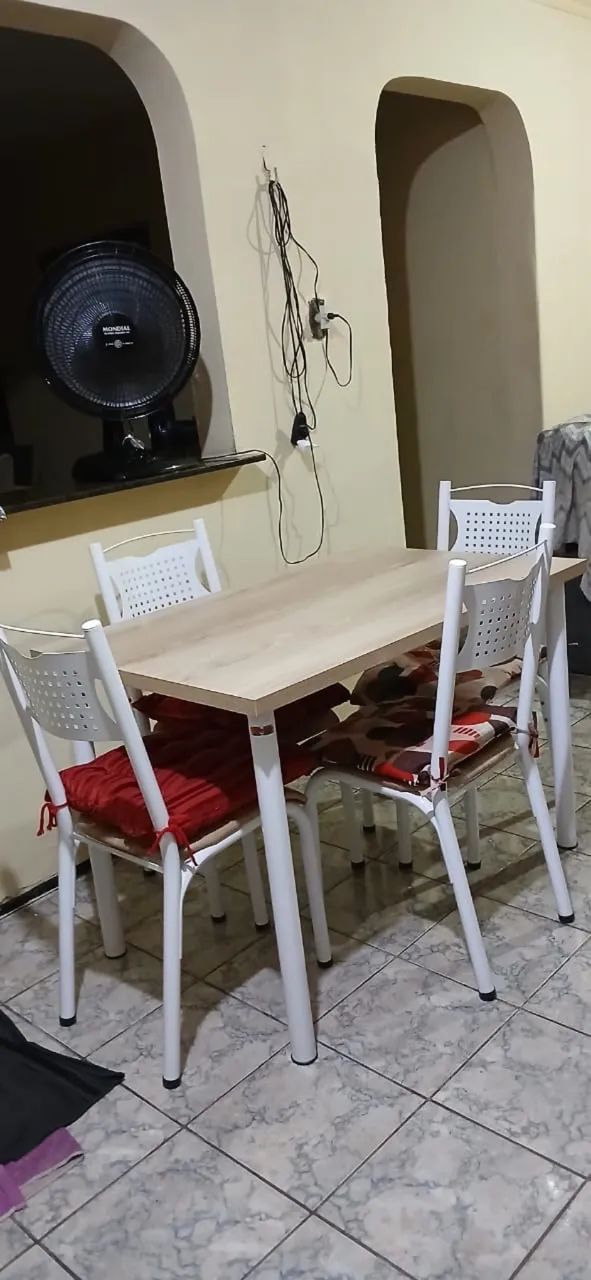 Mesa de jantar com 4 cadeiras (novíssima) - Foto 2