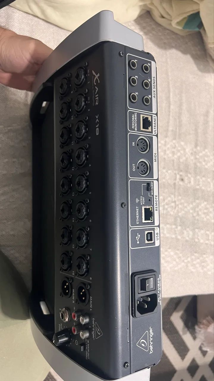 Behringer X18