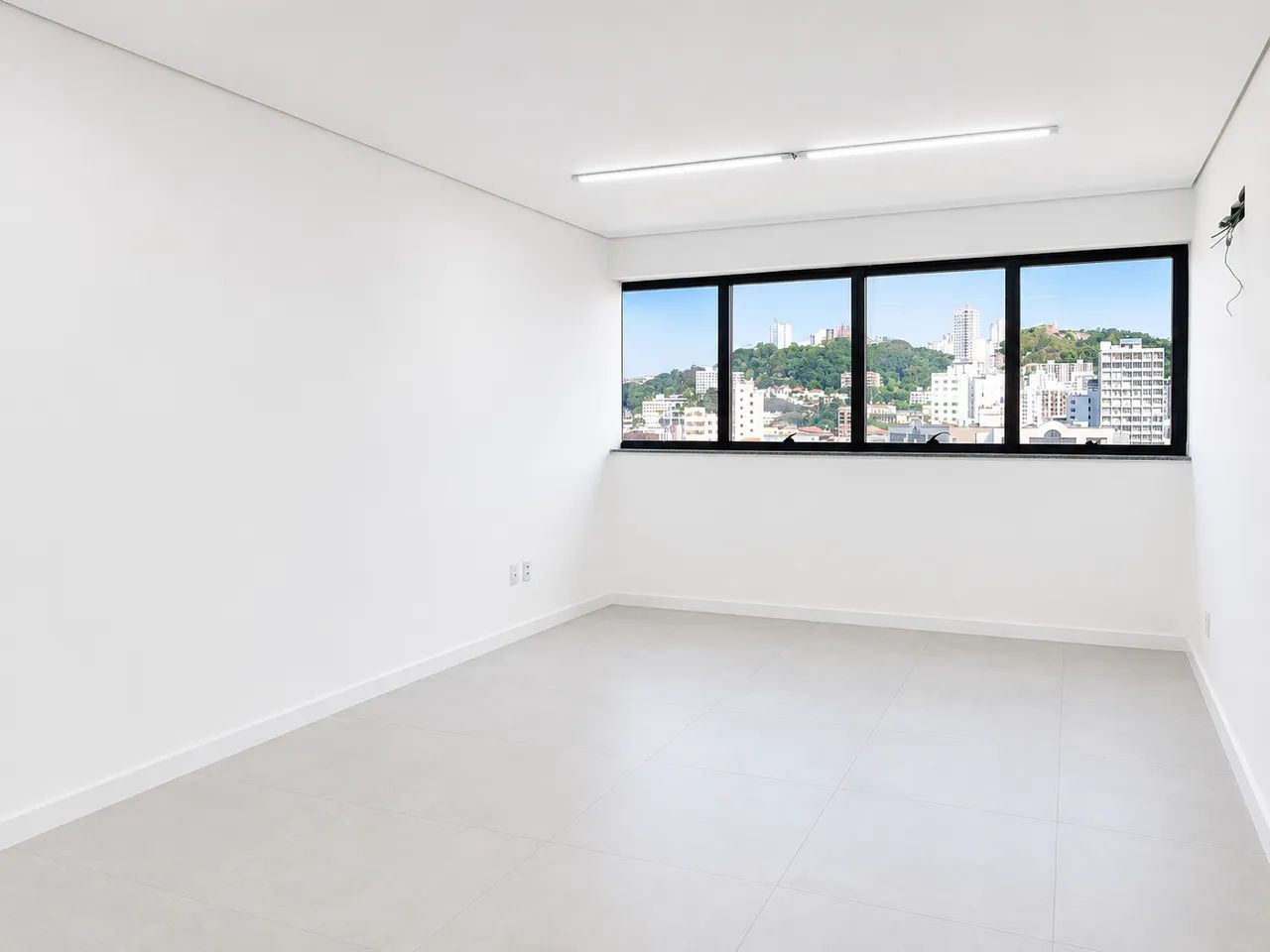 Locação - Sala comercial no Grand Tower com aproximadamente 40m² no Centro da cidade