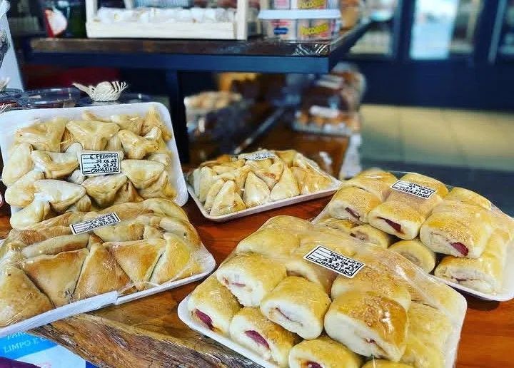 Bandeja de salgados com 10 unidades por 8,00
