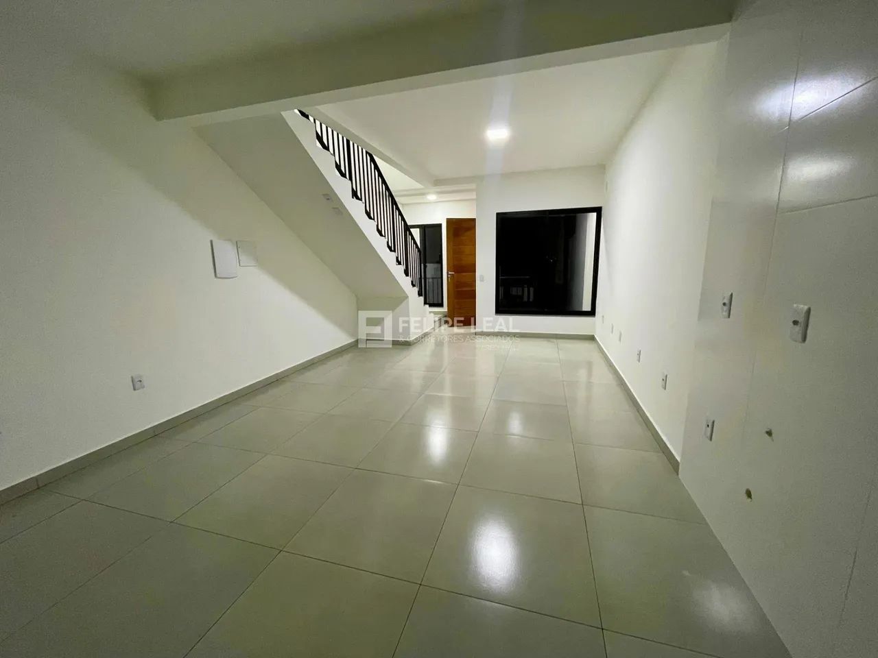 Sobrado em Serraria - São José, SC