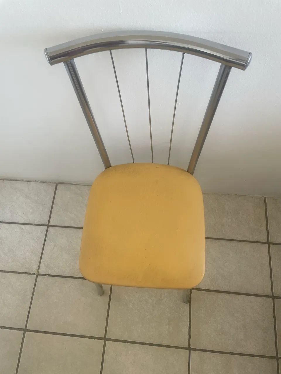 VENDO CADEIRAS AMARELAS  - Foto 3