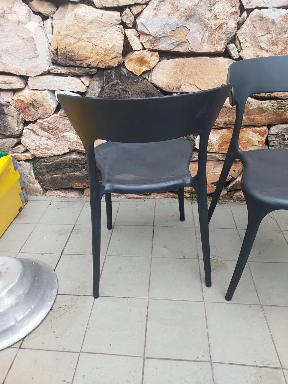 4 cadeiras novas preta 
