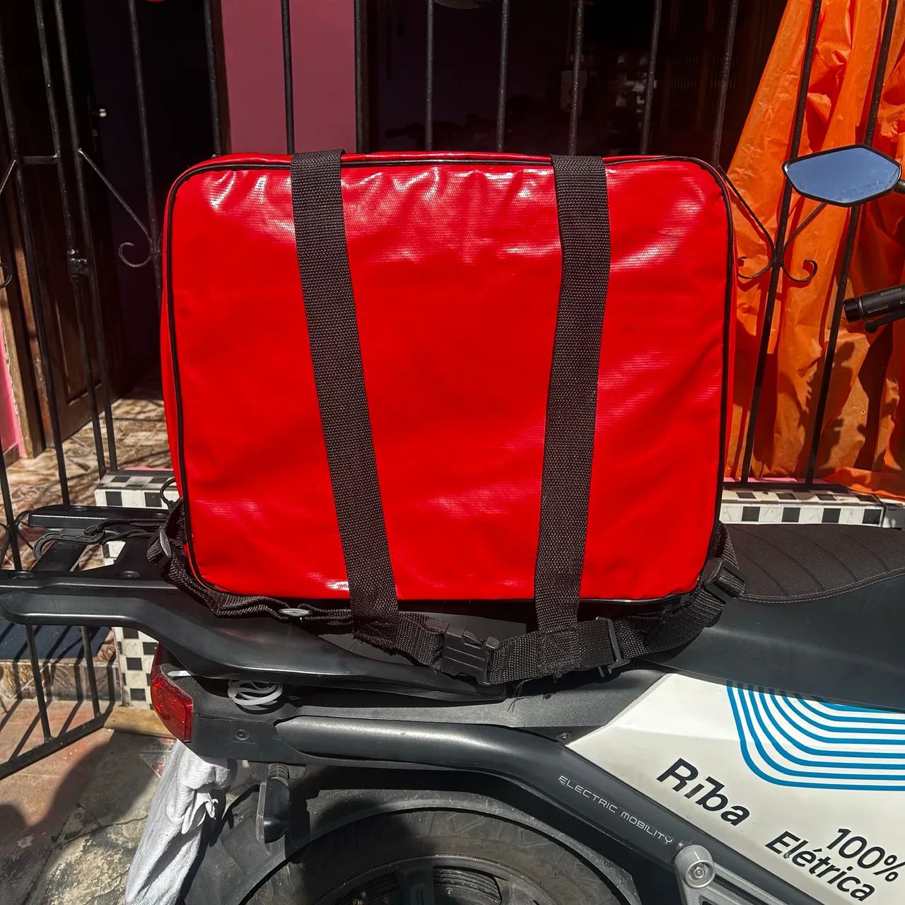 Vende se 2 sofás ( 2 e 3 lugares) e uma bag de entregador  - Foto 5