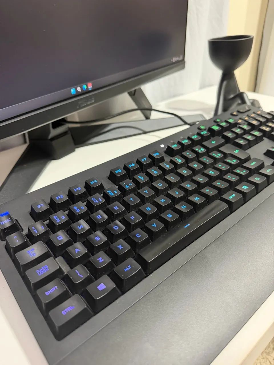 Teclado Gamer Logitech G213 Prodigy - Foto 4