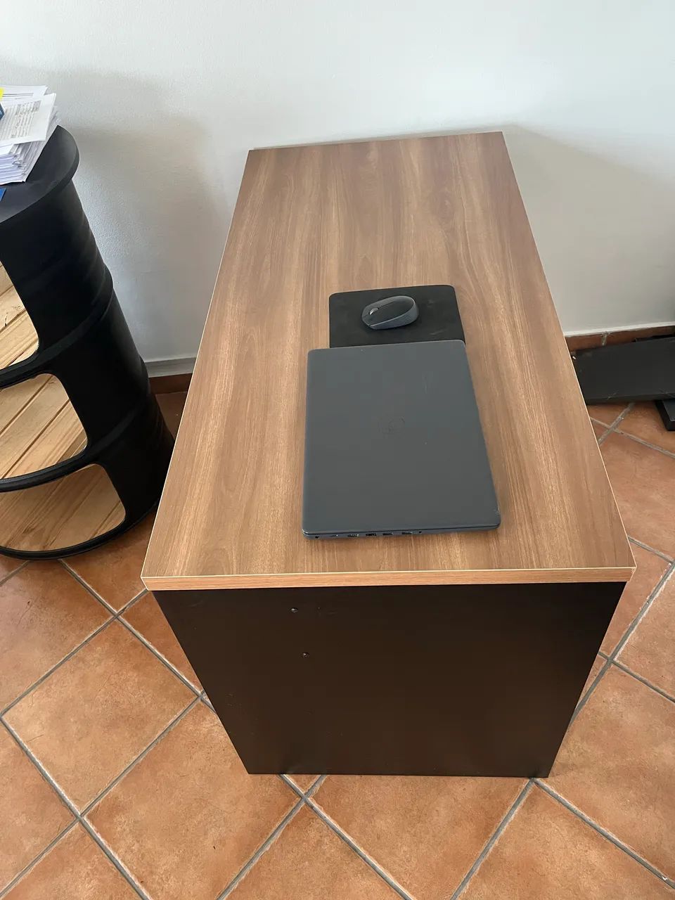 Mesa escrivaninha c/ 2 gavetas - Foto 2