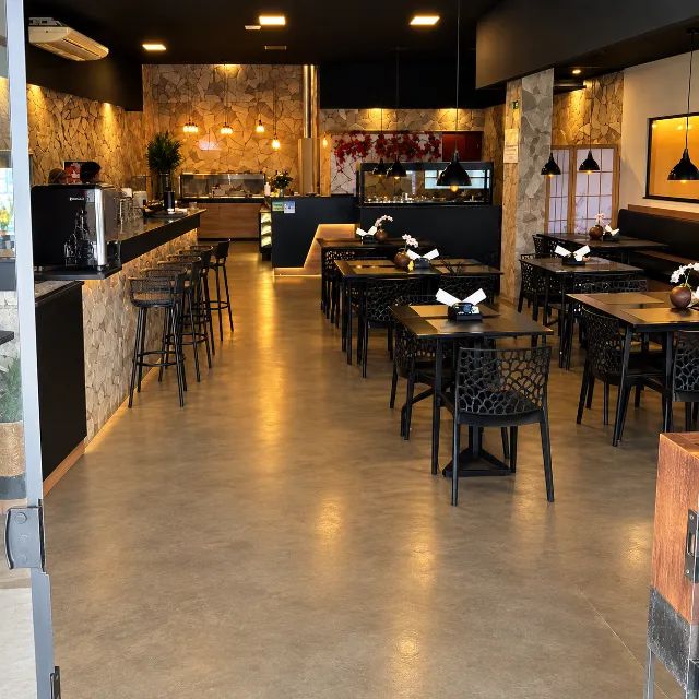 RESTAURANTE COMPLETO + DISTRIBUIDORA DE BEBIDAS À VENDA - GUARÁ/DF