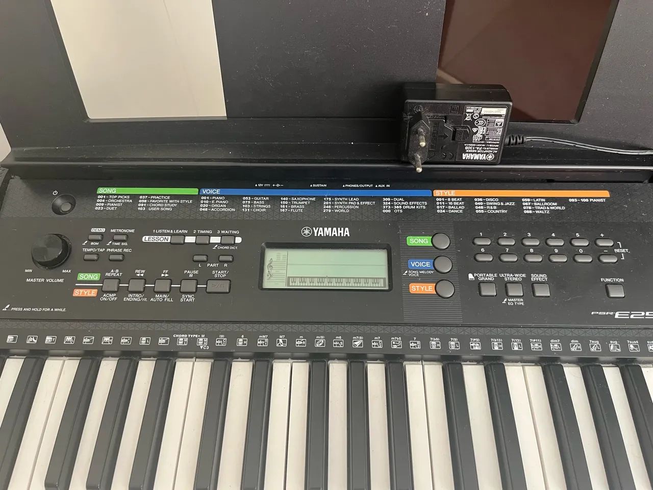 TECLADO YAMAHA PSR E253 - Foto 2