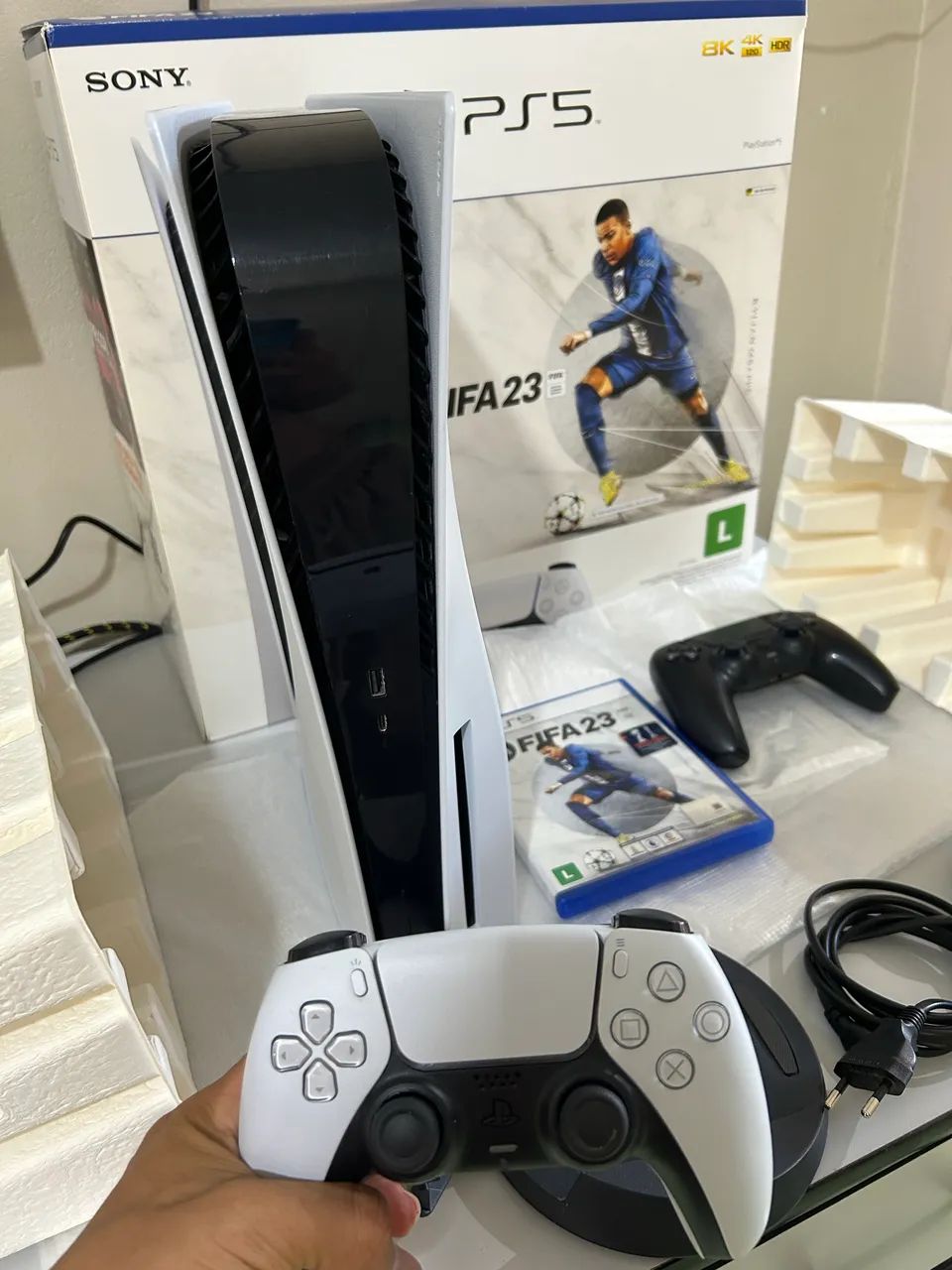 Ps5 na caixa + 2 controles e 1 jogo - Foto 4